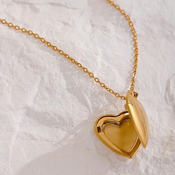 Jewelry - 💛Gold plated heart pendant necklace